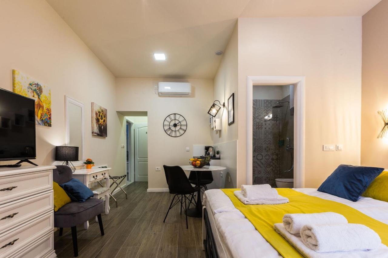 Angie Central Rooms Zara Esterno foto